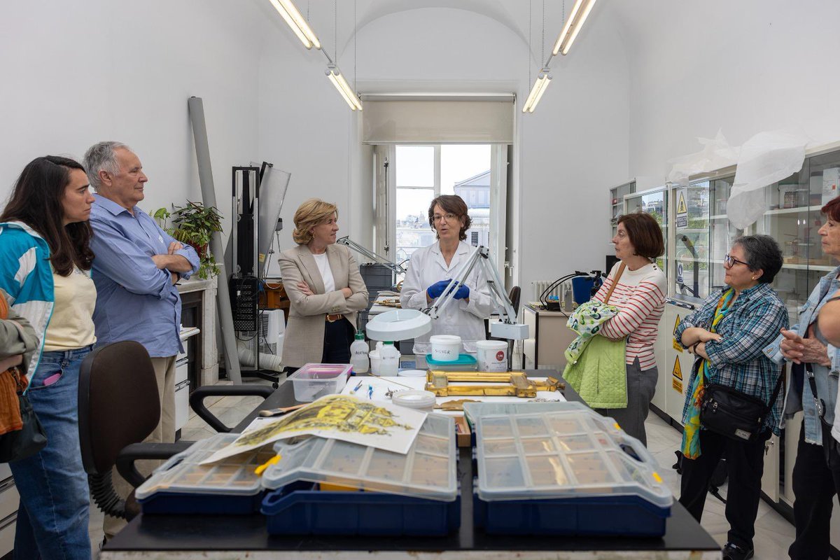 👀Hoy me he sumado al grupo que ha visitado los talleres de restauración del Palacio Real con motivo de la Semana de la Administración Abierta

Un privilegio escuchar a los restauradores. Un orgullo presidir una institución en la que se trabaja con tanta profesionalidad y pasión