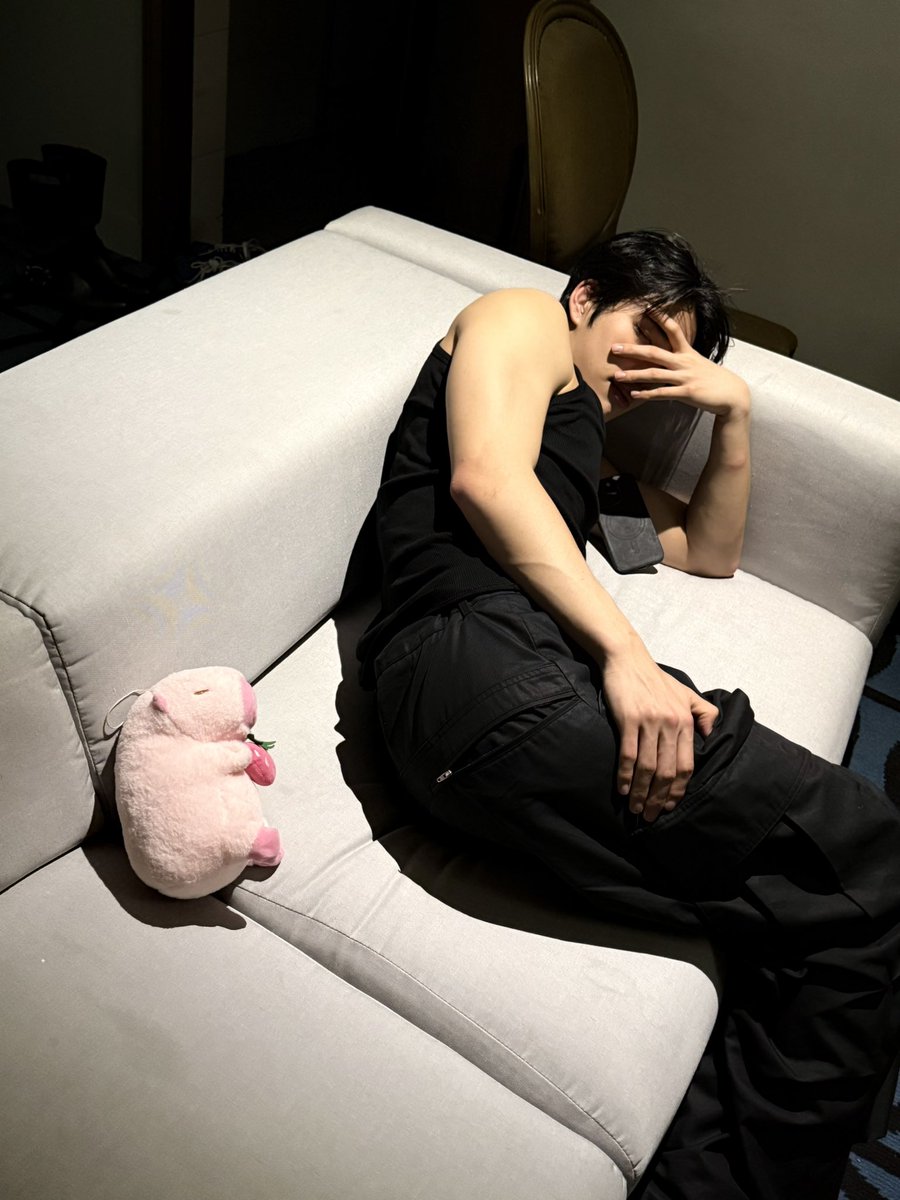 JUSTB_twt's tweet image. [#건우] HBD QT🎂 :)

#저스트비 #JUSTB #GEONU 
#임지민 #LIMJIMIN 
#HAPPY_LIMJIMIN_DAY