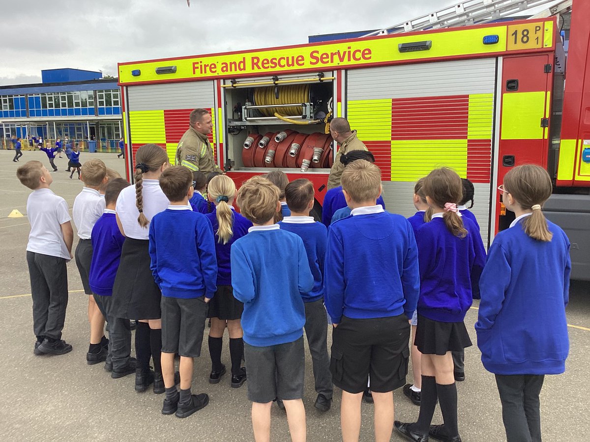 HamfordPrimary's tweet photo. What an amazing PSHE day Pico has had! We have had talks from the fire service, police, RNLI and ambulance service. Thank you to them all!
#EEAST #essexfireandrescue https://t.co/7m6F8xc02B