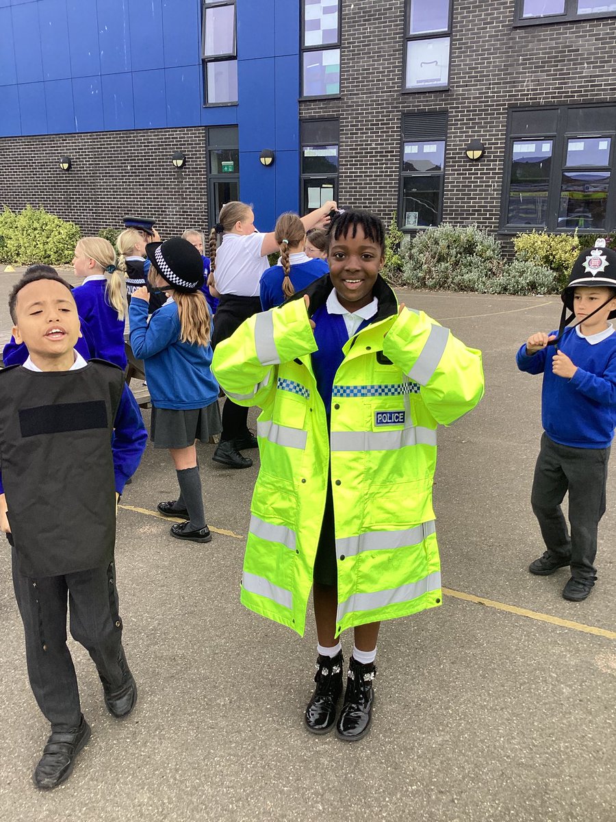 HamfordPrimary's tweet photo. What an amazing PSHE day Pico has had! We have had talks from the fire service, police, RNLI and ambulance service. Thank you to them all!
#EEAST #essexfireandrescue https://t.co/7m6F8xc02B