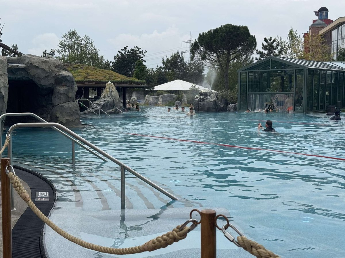 The brand new outdoor pool Svømmepøl has officially opened today at <a href="/rulantica/">Rulantica 💦</a> featuring geysers, a mystical grotto, a large pool and a bar.

Thanks to EuropaStreet member Dave for the photos.