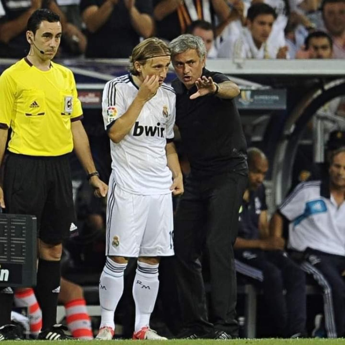 RealBrasil_BR's tweet photo. "Tudo o que peço aos madridistas é que dêem tempo a Luka Modrić e tenham paciência. Ele é tão bom que o Santiago Bernabéu vai se apaixonar por ele e pela sua classe."

- José Mourinho, em 2012, sobre Luka Modrić. https://t.co/6jKyVlJexI