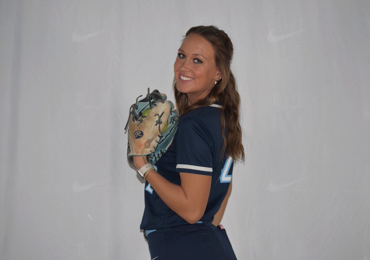 🥎 #HeartlandHawk Shayne Immke has been named the NJCAA Region 24 Player of the Year! The softball player also tied for Tri-Player of the Year at the Mid-West Athletic Conference. Congratulations!