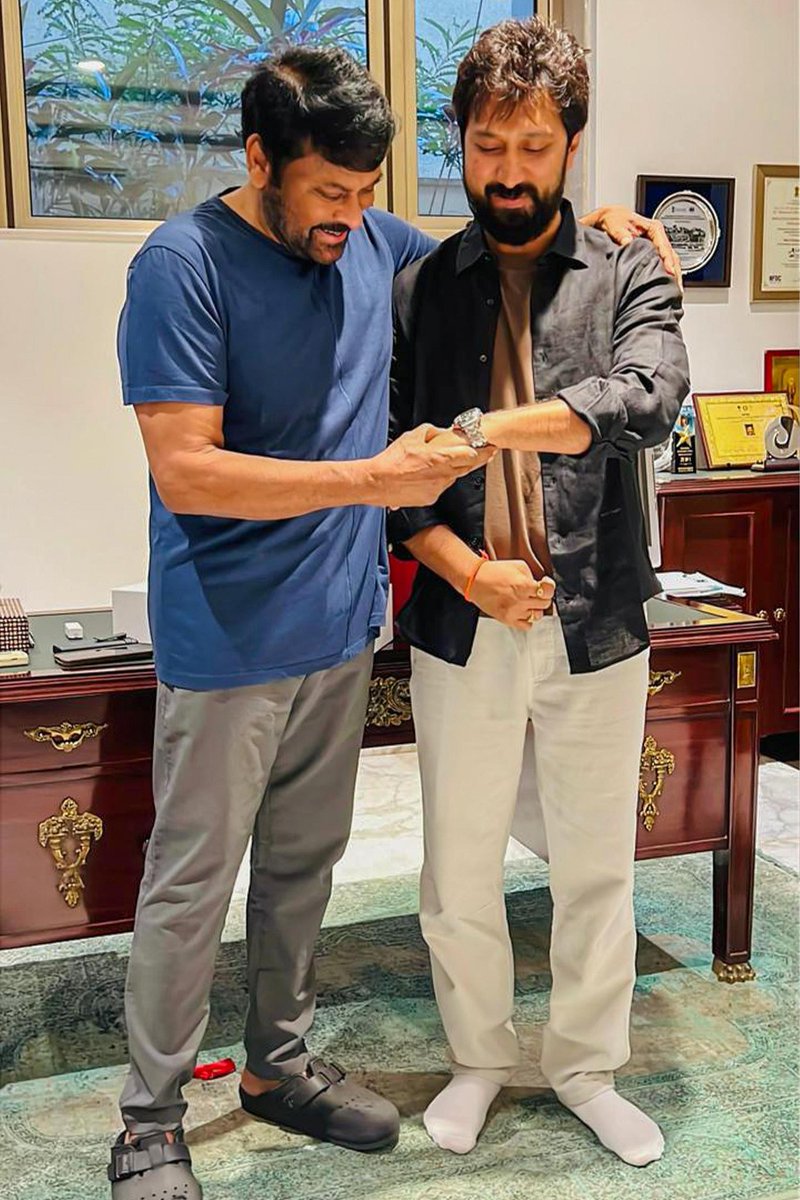 dirbobby's tweet image. A beautiful MEGA surprise from the Boss himself 🤩

Thank you dearest Megastar @KChiruTweets garu for this priceless gift 💝

Your love, encouragement, and blessings mean the world to me annaya 🙏 I’ll cherish this moment forever 🤗