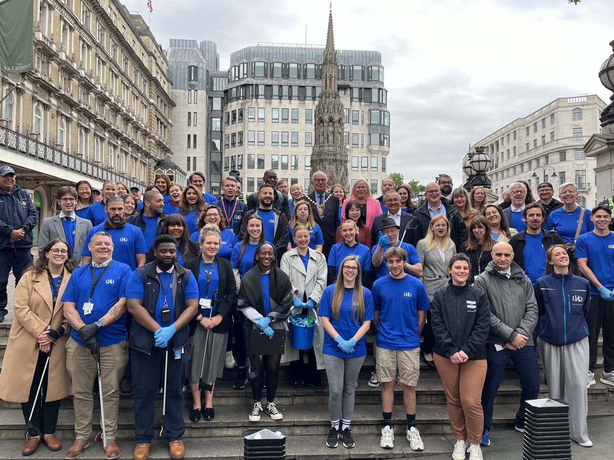 Keeping the streets clean has always been a passion of mine so I loved getting stuck into The Smarten and Sparkle campaign on Strand Aldwych today ✨ Thank you to everyone who got stuck in and <a href="/LondonHeritageQ/">London Heritage Quarter</a> for organising- great work team!🪣🧽