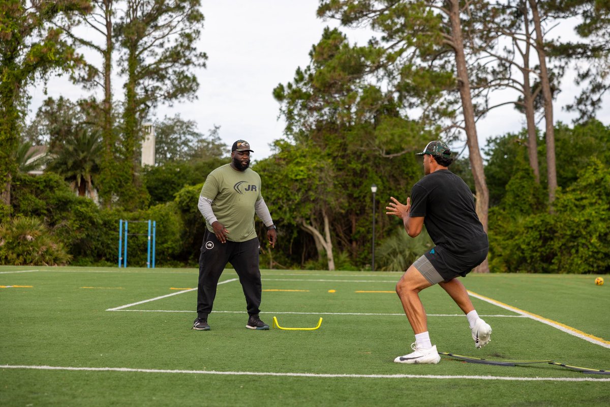 RenfrowJustin's tweet photo. Nothing like starting the day with work that counts. Early grind. Focus locked. Elevation in progress. Good morning from the trenches. 

#NFLTraining #MorningGrind #RiseAndGrind #EliteWork #StayReady #GameSpeed #AllGasNoBrakes #HardWorkPaysOff #NoDaysOff #ProLevel #RoadToGreatness #ChampionshipMindset