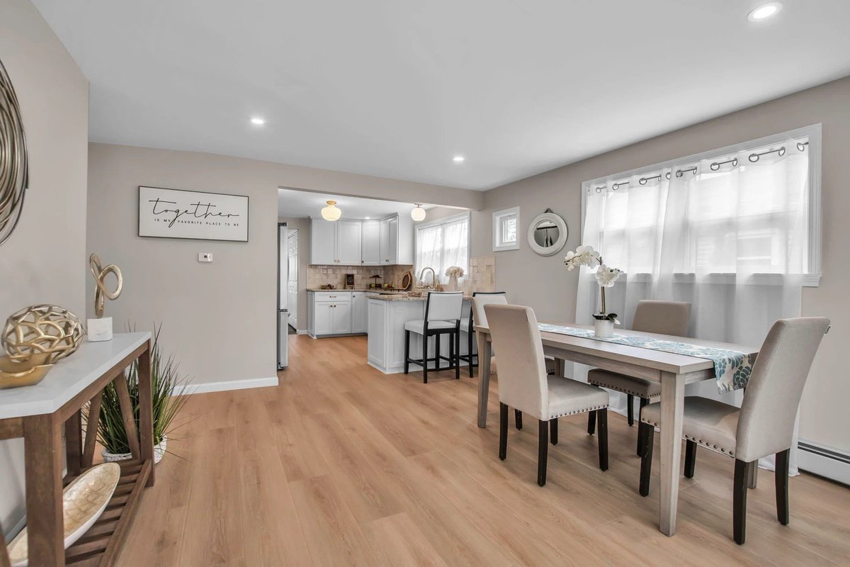 TheGiambraTeam's tweet photo. ⏳ Deadline Alert: The contract deadline for this beautifully renovated Cheektowaga home is May 23, 2025 at 2:00 PM! Don’t miss your chance to own this gem with historic charm &amp; modern updates.

🔗 More info: https://t.co/p7oSnlGIFO https://t.co/4kBgqcVPa8