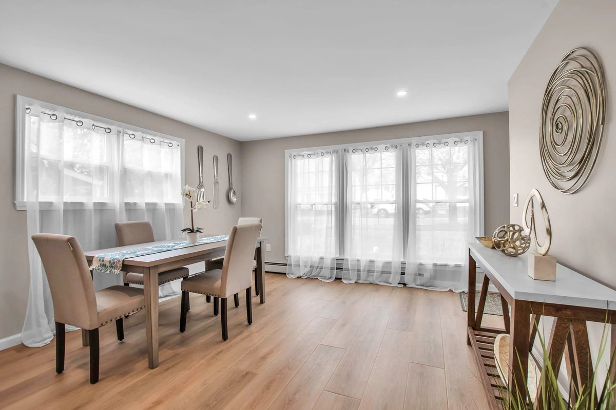 TheGiambraTeam's tweet photo. ⏳ Deadline Alert: The contract deadline for this beautifully renovated Cheektowaga home is May 23, 2025 at 2:00 PM! Don’t miss your chance to own this gem with historic charm &amp; modern updates.

🔗 More info: https://t.co/p7oSnlGIFO https://t.co/4kBgqcVPa8