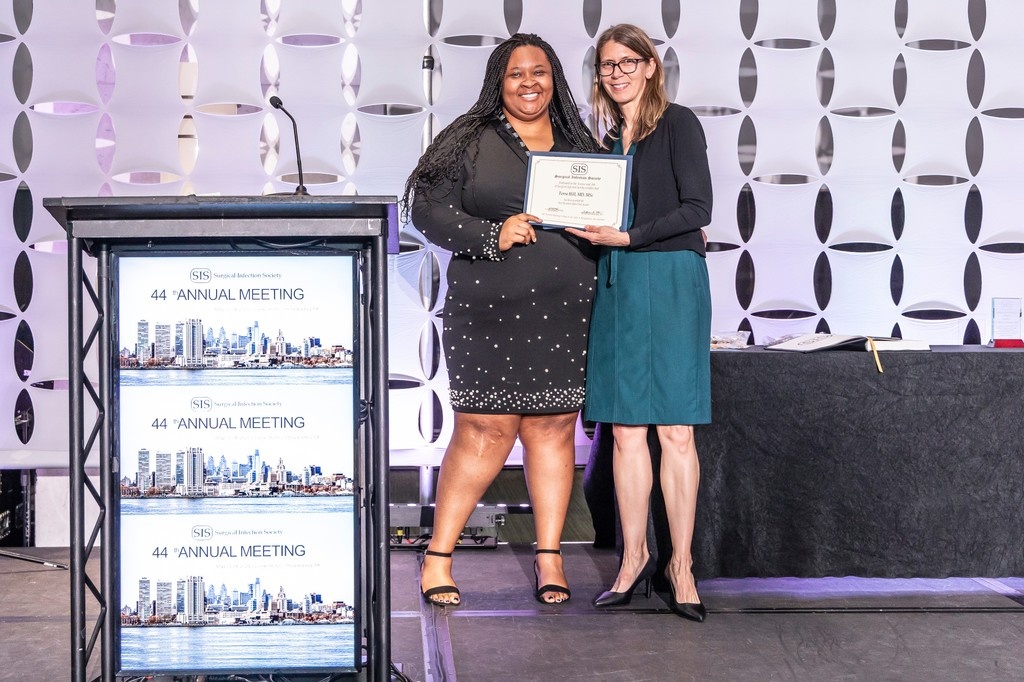 SurgInfxSoc's tweet photo. 🎉 Please join us in congratulating Dr. Terra Hill, Resident, University of Kansas, winner of the Best Resident Mini-Oral Award at the 44th Annual Meeting. 👏 https://t.co/vcWRtGzFNP