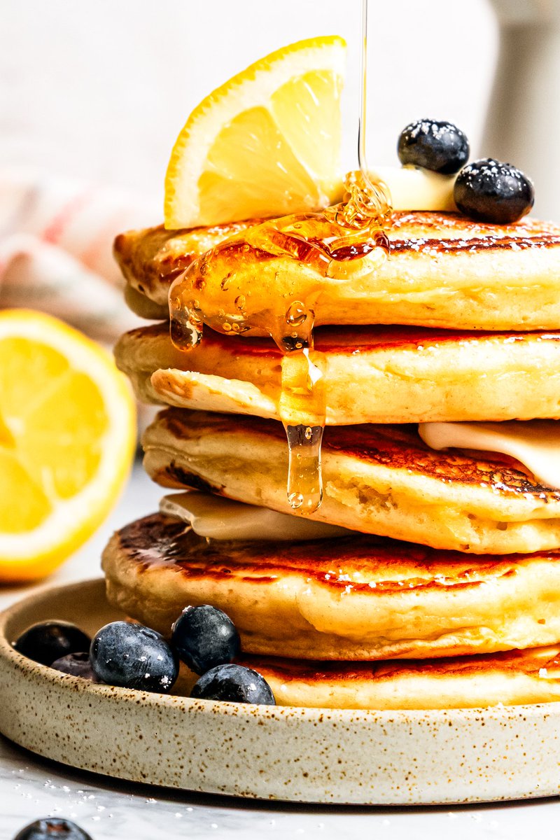 Light, fluffy, and SO delicious lemon ricotta #pancakes are the perfect breakfast or brunch item! Make them at home with this amazing #recipe ➡️ diethood.com/lemon-ricotta-…