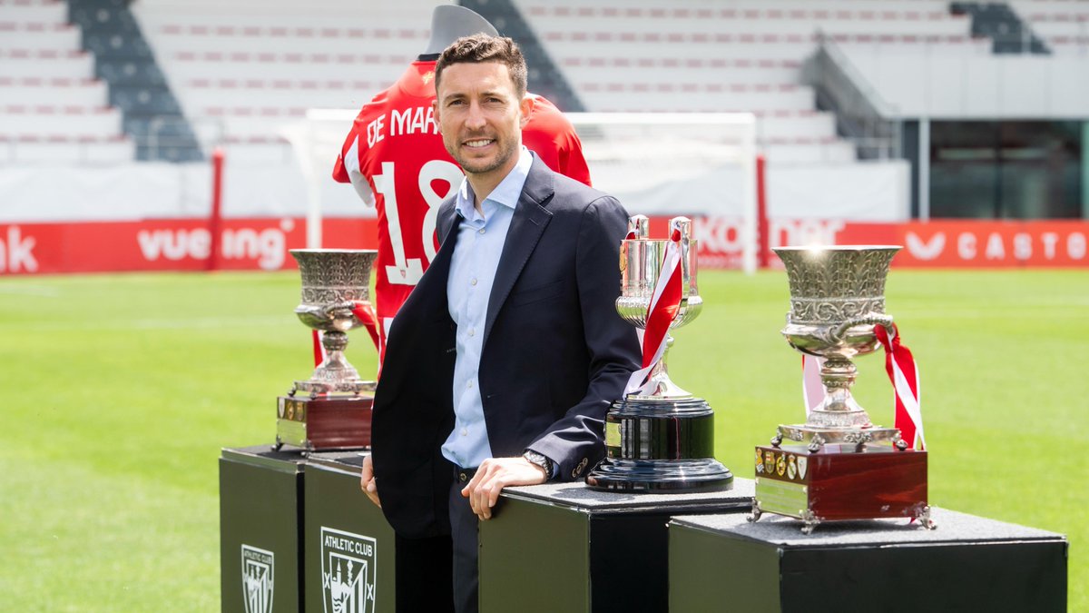 Casi nada... 

🏆 Copa
🏆🏆 Supercopas 

Más allá de los éxitos deportivos, tu legado humano será eterno, Óscar. 

#MilaEskerDeMarcos #AthleticClub 🦁