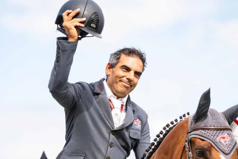 Martínez Bastida en la vuelta de honor para inaugurar el CSIO3* de Peelbergen 🇳🇱🇪🇸

✏️ NOTICIA COMPLETA: ociocaballo.com/2025/05/martin…