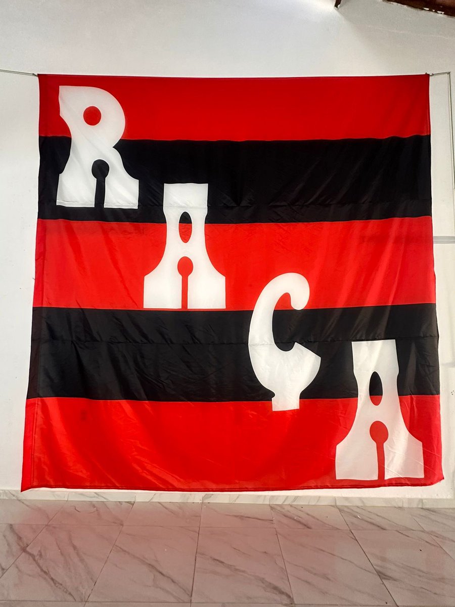 rrngeracao90's tweet image. Raça Rubro-Negra segue firme na preparação para o grande retorno às arquibancadas. Bandeiras históricas estão sendo refeitas, enquanto a bateria passa por um processo de reestruturação para voltar ainda mais forte. 🔴🥁⚫

#Flamengo  📸 @ArquibancadaRa3
