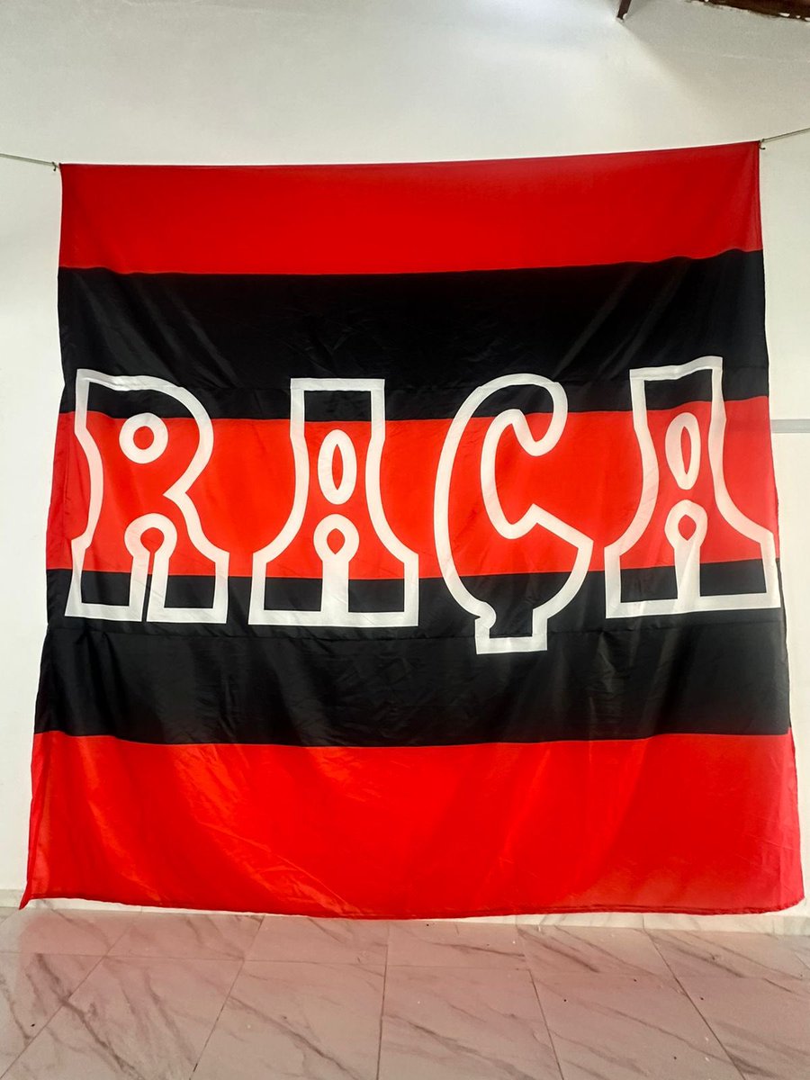 rrngeracao90's tweet image. Raça Rubro-Negra segue firme na preparação para o grande retorno às arquibancadas. Bandeiras históricas estão sendo refeitas, enquanto a bateria passa por um processo de reestruturação para voltar ainda mais forte. 🔴🥁⚫

#Flamengo  📸 @ArquibancadaRa3