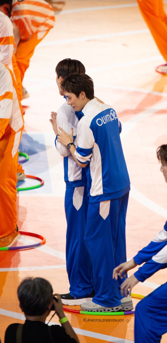 2523Janny's tweet photo. ตัวติดกัน แพนด้าจะอุ่นใจ อย่าห่างน้องอองรีนะพี่คิม เอ็นดูเหมือนภาพที่มีเสียง :) 💛🩵

#PROXIEOnglee  #PROXIEKim
#OLMPOP2025 
#OLMPOPDAY 
#PEPSIpresentsOLYMPOP https://t.co/9FDUkYxiWl