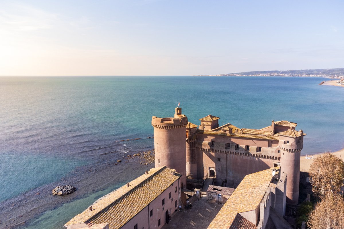 In occasione della Festa della Repubblica, lunedì 2 giugno 2025, il Castello di Santa Severa apre le sue porte con un’apertura straordinaria! 
Orari di apertura: dalle 10.00 alle 19.00
Aperti i Musei del complesso monumentale
Visite guidate alle ore 11.30 e 15.00
