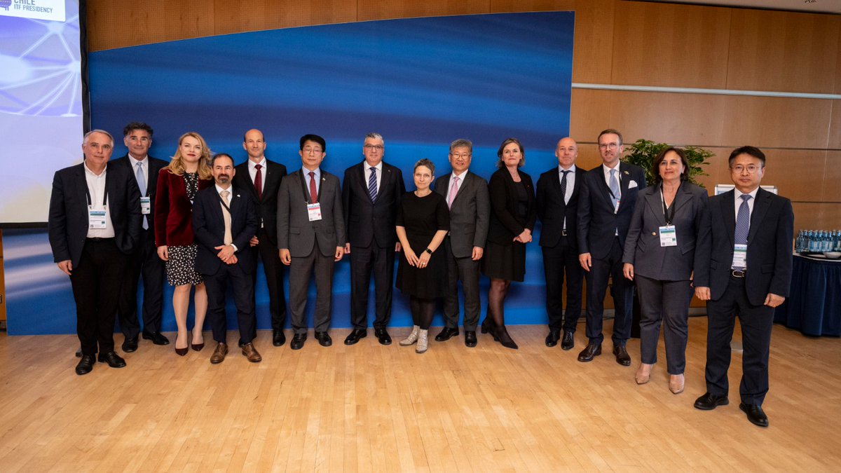 the_IRU's tweet image. 🍃 IRU's Secretary General outlined a pragmatic #decarbonisation vision at a special closed-door ministers’ roundtable yesterday in #Leipzig.

Today, he charted the key to a resilient workforce primed for emergency preparedness.

#ITF25 | @ITF_Forum

➡️ go.iru.org/YO