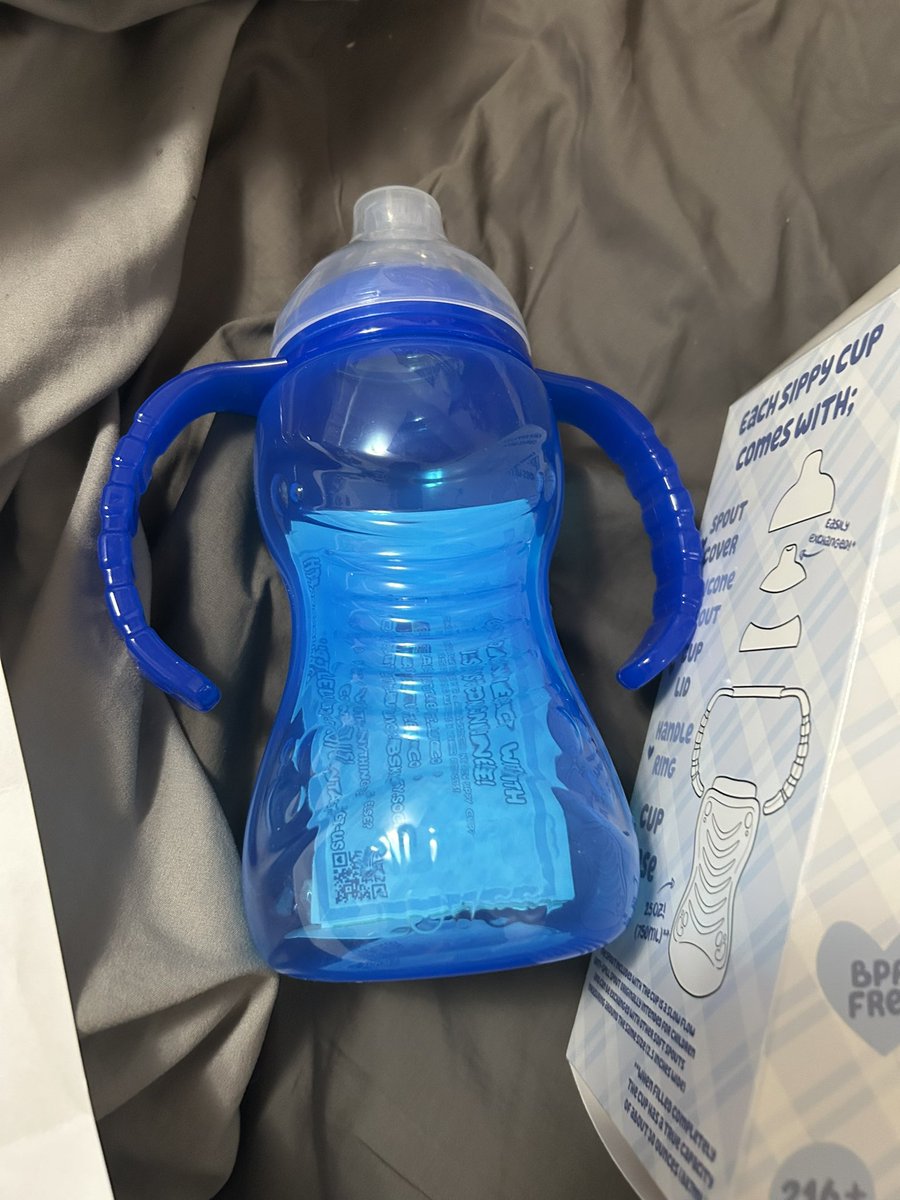 IzzyPup's tweet image. Finally got my cup from @ALittleLuvCo (@pawshine_) but disheartened that I received the wrong cup colour then what I originally ordered…