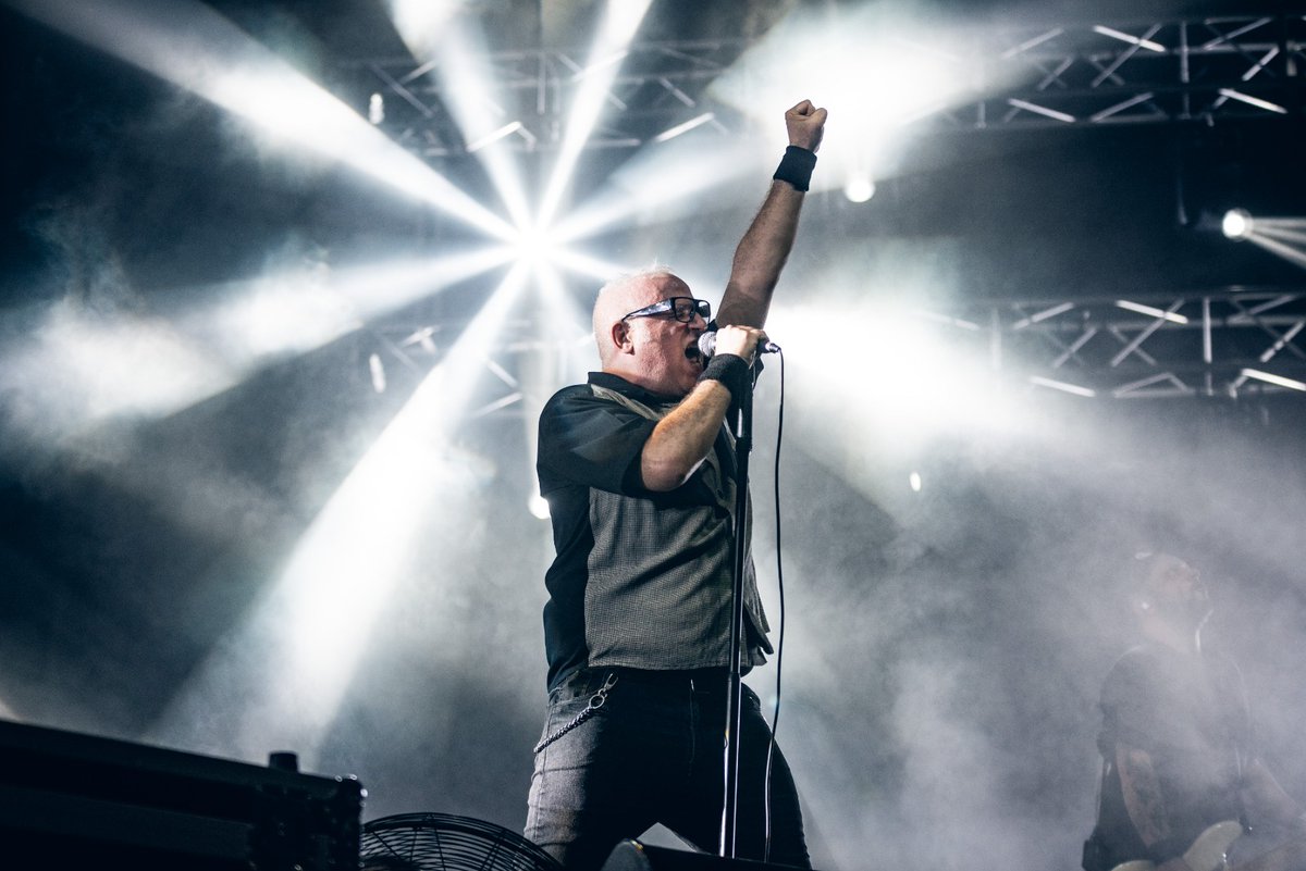 Trotsky Vengarán (@trotskyvengaran) on Twitter photo En este día tan especial unamos nuestras voces para cantarle un FELIZ CUMPLEAÑOS a este prócer del rock.
Mañana la fiestita es 19:25 en el <a href="/CosquinRockUy/">Cosquín Rock Uruguay</a>. Lleva ropa cómoda que se pica el POGO.
Y POR FAVOR, no le grites “Gordo Put*”, que se pone triste.
📸Mauricio Rodriguez En este día tan especial unamos nuestras voces para cantarle un FELIZ CUMPLEAÑOS a este prócer del rock.
Mañana la fiestita es 19:25 en el <a href="/CosquinRockUy/">Cosquín Rock Uruguay</a>. Lleva ropa cómoda que se pica el POGO.
Y POR FAVOR, no le grites “Gordo Put*”, que se pone triste.
📸Mauricio Rodriguez