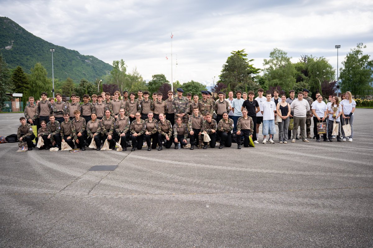 13eBCA's tweet image. Le 13e BCA a reçu les classes défense partenaires pour une journée de découverte immersive.

Au programme : parcours d’obstacles, projection du film retraçant les combats du Roc Noir, échanges et démonstration cynotechnique.

@armeedeterre @Defense_Sud_Est
