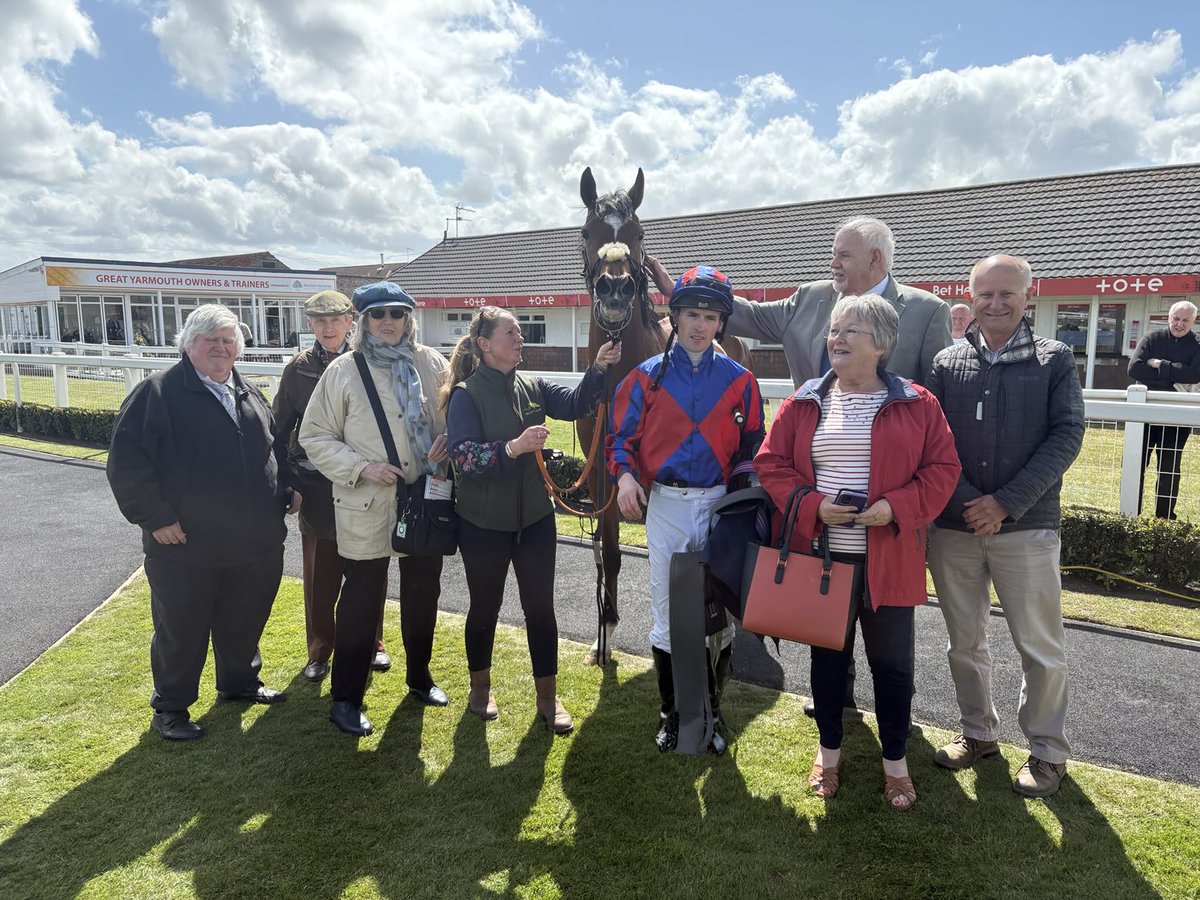 Birkett Racing (@juliafeilden) on Twitter photo ๐Winner๐ Queenโs Company wins at her beloved โฆ<a href="/GTYarmouthRaces/">Great Yarmouth Races</a>โฉ under a great ride from <a href="/Dylanhogan94/">Dylan Hogan</a> well done Good Company partnership & Team Birkett ๐๐ฅ ๐Winner๐ Queenโs Company wins at her beloved โฆ<a href="/GTYarmouthRaces/">Great Yarmouth Races</a>โฉ under a great ride from <a href="/Dylanhogan94/">Dylan Hogan</a> well done Good Company partnership & Team Birkett ๐๐ฅ