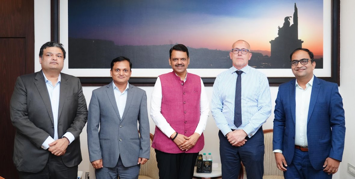 Dev_Fadnavis's tweet photo. I was delighted to meet Mr. Richard Cotterell, Global Chairman, Perkins, at my official residence today.
I have fond memories of inaugurating their first plant in Maharashtra at Shendra-CSN during my first tenure as the CM in 2016.
We had a wide ranging discussion on skilling, sustainability and advanced manufacturing processes.

#Maharashtra #Mumbai