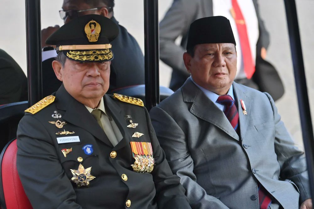 DEMOKRAT_S14P's tweet photo. Momen kedekatan SBY dan Prabowo dari dulu hingga sekarang 

@prabowo @SBYudhoyono https://t.co/HGk8w5TEXT