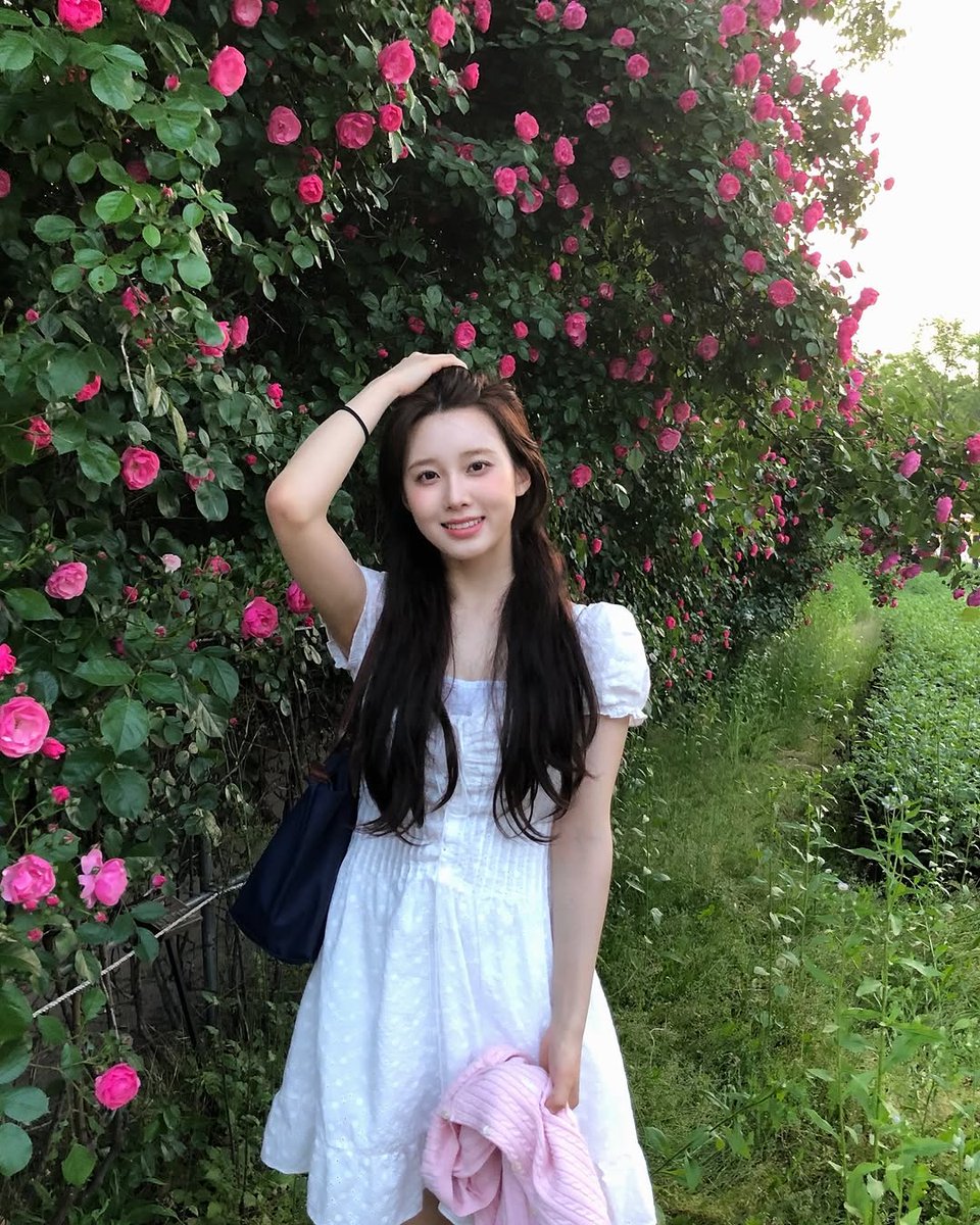 sumdal_'s tweet image. 김나영 얼굴 폼미... 천년의완식이세요