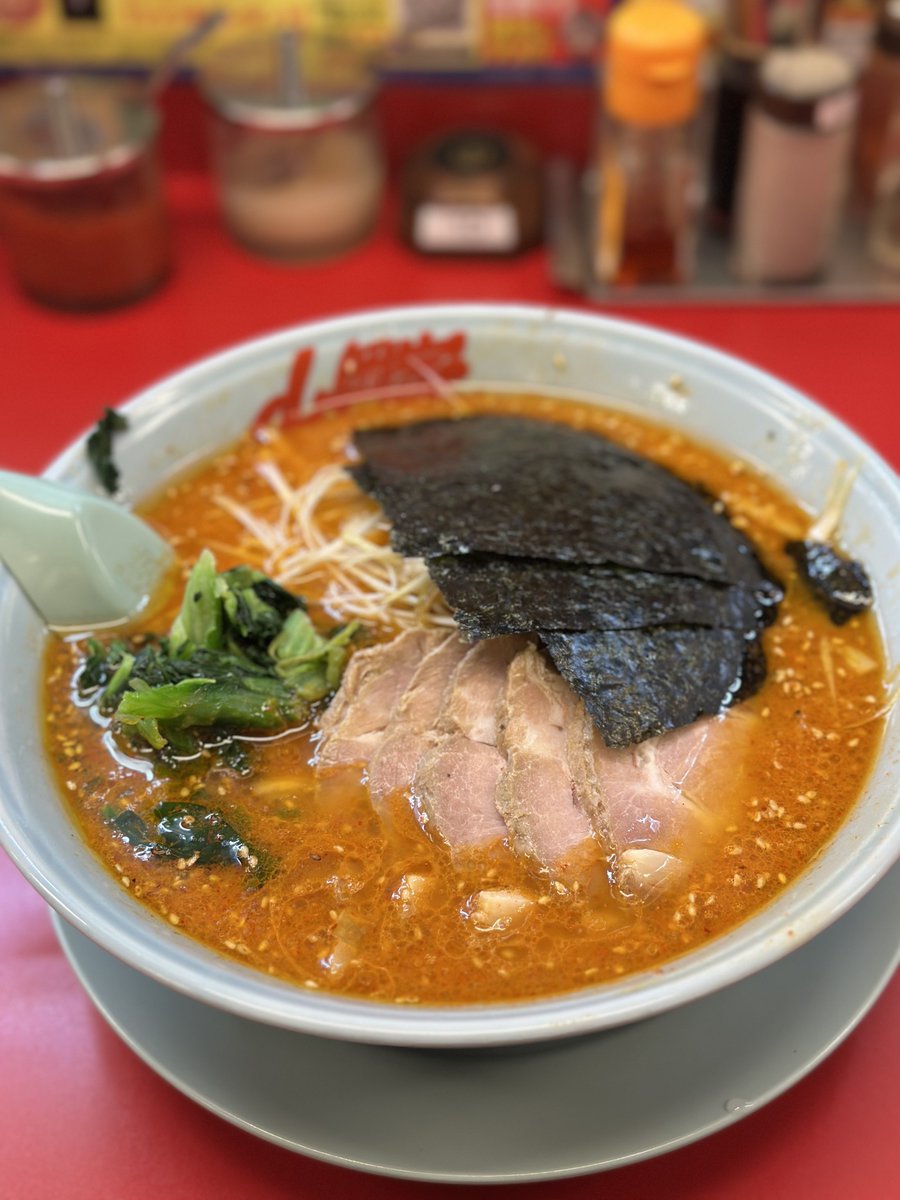 curiooooo's tweet photo. 深夜の山岡家
ラーメン屋の中で提供時間ダントツ最下位なのについつい食べてしまう。
あんなにスタッフ居るんだからもっと早く出して下さいよ😢 https://t.co/kyvlE0Iocz