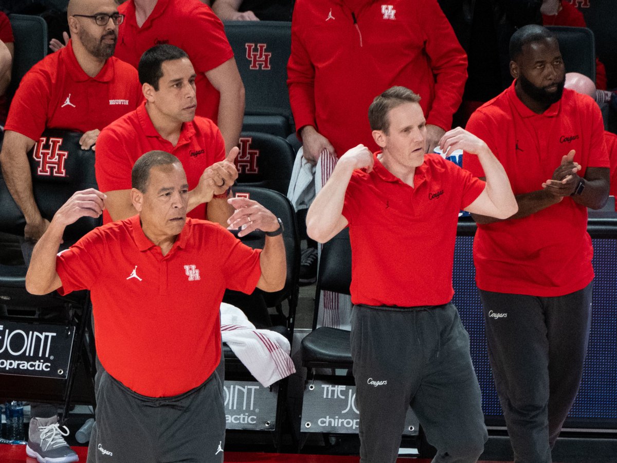 ChrisYBaldwin's tweet image. University of Houston coach Kelvin Sampson worked on getting a revised and increased compensation pool for his assistant coaches and other UH basketball staffers before negotiating his own contract, AD Eddie Nuñez tells @PaperCityMag. “His No. 1 priority was his assistant coaches…