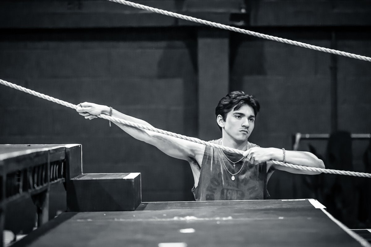 Here's your first look at Rachel Zegler and the cast of Evita in rehearsals whatsonstage.com/news/evita-rev…