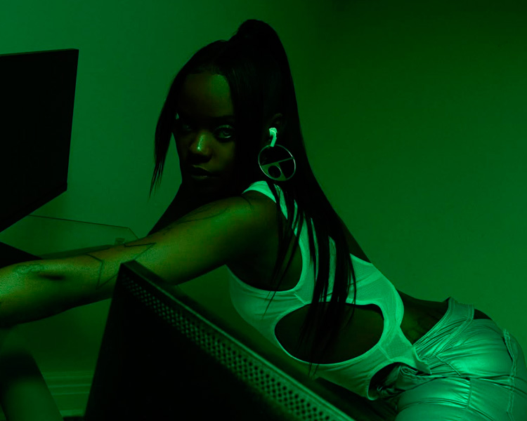 🎧 BAMBII lança “Blue Sky”, single do EP ‘Infinity Club II’, com a brasileira LYZZA e SadBoi.

🔗 tecoapple.com/2025/05/22/bam…