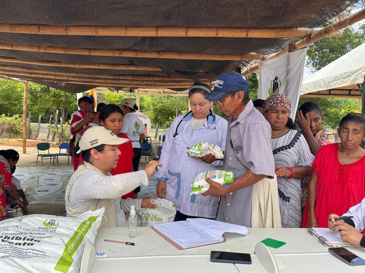 ICBFColombia's tweet photo. En #ExpoSalud de @UniLaGuajira atendimos a la comunidad de #Aujero en Riohacha. Una jornada con atención psicosocial, juegos, saberes y entrega de alimentos nutritivos. Niños, niñas, adolescentes y familias aprendieron más sobre el cuidado de su salud física y emocional.🫂💚👦🏾👧🏽 https://t.co/5GehRblocR