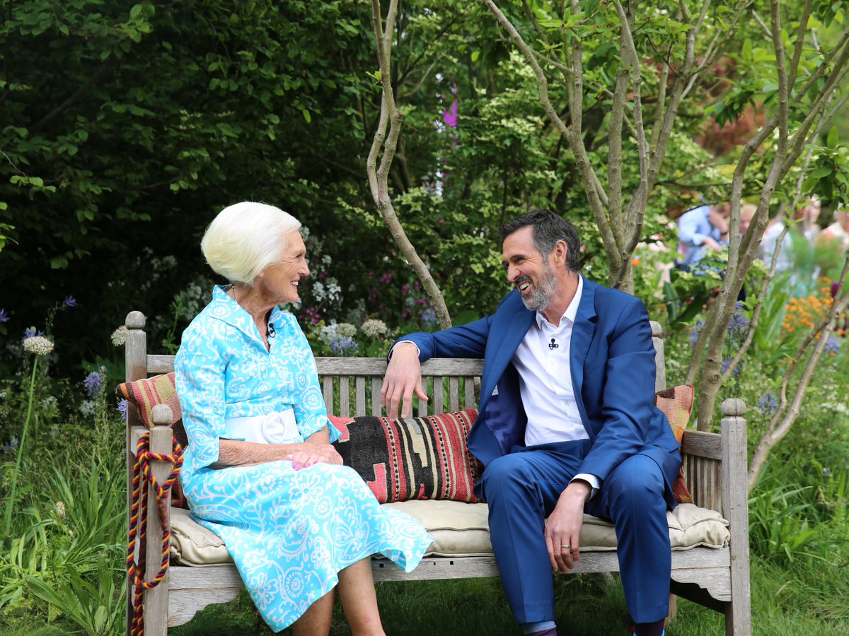 Reunited and reminiscing! Today, Adam Frost caught up with old friend and British icon, Dame Mary Berry on <a href="/BBCTwo/">BBC Two</a> 💐 
Head to <a href="/BBCiPlayer/">BBC iPlayer</a> to catch up on the exclusive interview on the Monty Dog Garden.
bbc.co.uk/iplayer/episod…

#RHSChelseaFlowerShow #BBCChelsea #MaryBerry