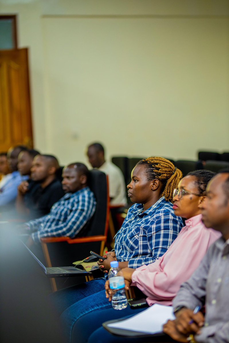 Kayonza District (@kayonzadistrict) on Twitter photo None, Meya <a href="/BoscoNyemazi/">Nyemazi John Bosco</a> ari kumwe n'Umuyobozi wa <a href="/Lands_Rwanda/">National Land Authority - NLA</a>, na #LANDESA bayoboye ibiganiro byโabahagarariye ibyiciro byihariye byโabaturage nโabakozi bashinzwe ubutaka mu Karere hategurwa gahunda yihariye yo gukemura ibibazo birebana n'imbibi no kwandika ubutaka butanditswe. None, Meya <a href="/BoscoNyemazi/">Nyemazi John Bosco</a> ari kumwe n'Umuyobozi wa <a href="/Lands_Rwanda/">National Land Authority - NLA</a>, na #LANDESA bayoboye ibiganiro byโabahagarariye ibyiciro byihariye byโabaturage nโabakozi bashinzwe ubutaka mu Karere hategurwa gahunda yihariye yo gukemura ibibazo birebana n'imbibi no kwandika ubutaka butanditswe.