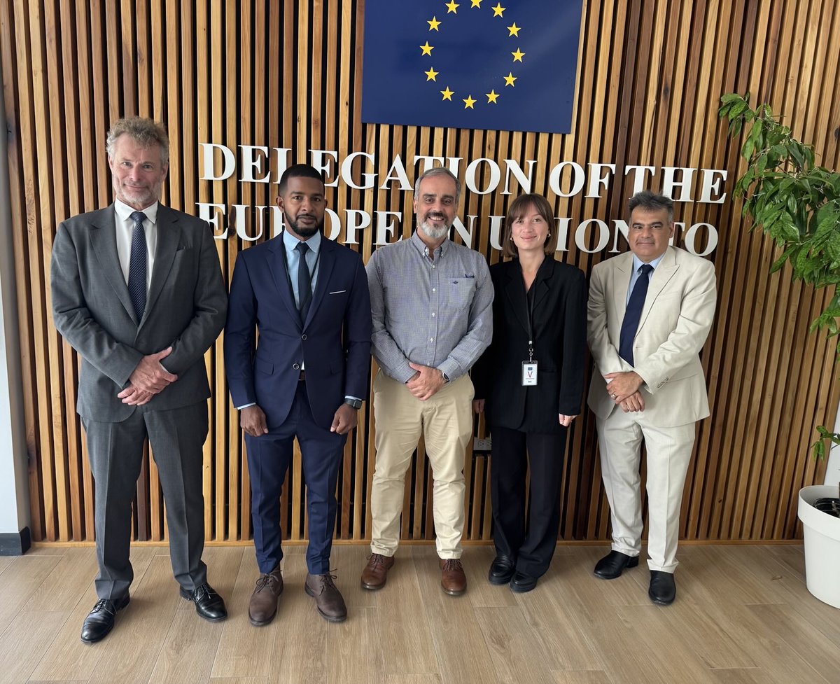 seacopeu's tweet photo. 🇯🇲 This week, #SEACOP is in Kingston, deepening ties with our partners from #Jamaica in the fight against maritime trafficking.
🫱🏾‍🫲🏽💥Together for #MaritimeSecurity in the #Caribbean 
https://t.co/TpLKR2tLyF https://t.co/oXGEAYMhtc