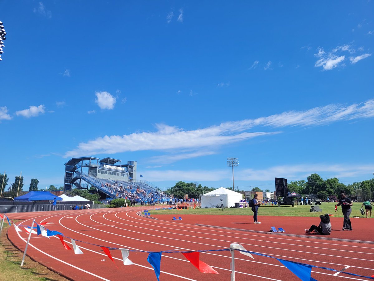 Beautiful day for TSSAA DIVISION 1 AAA State Meet! <a href="/SavannahDarne10/">Savannah Darnell</a> <a href="/5StarPreps/">5Star Preps</a> <a href="/BlakeStClair/">Blake St.Clair</a> <a href="/ShawnWichert/">Shawn Wichert</a> <a href="/TDT_Sports/">Daily Times Sports</a> <a href="/WBHSGovs/">WB Athletics</a> <a href="/WBHSGovernors/">William Blount</a>