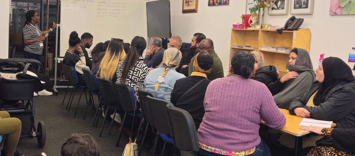 CAS_rochdale's tweet photo. A great ESOL session at CAS today! We refreshed key topics and explored adverbs through interactive sentence work, while boosting confidence and encouraging participation.
#caringandsharingrochdale #communitylearning #esolclasses https://t.co/Xg7H4FKECN