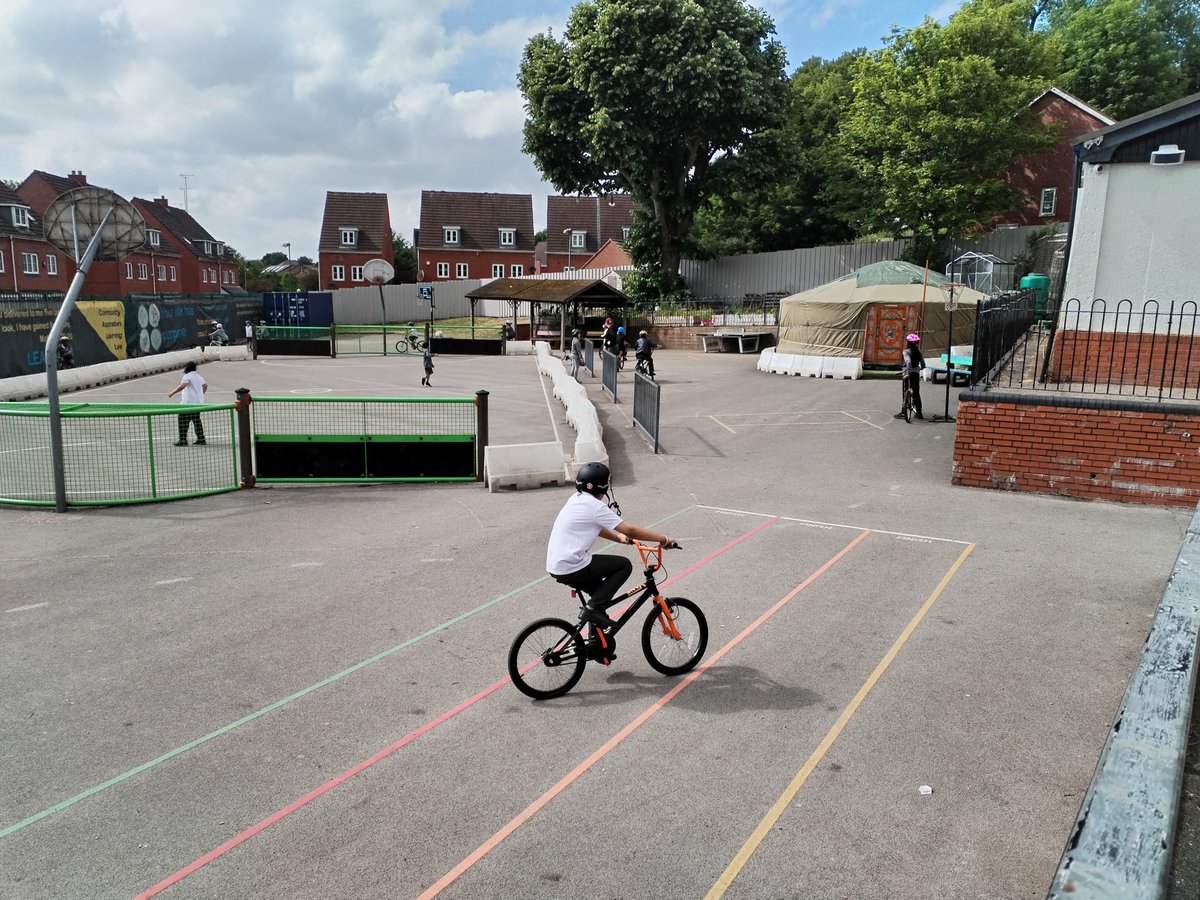 stmichaelsb21's tweet image. Spring 🌻+ bikes 🚲 = Cycling Club! A truly brilliant way to spend the evening! #WeAreStMikes