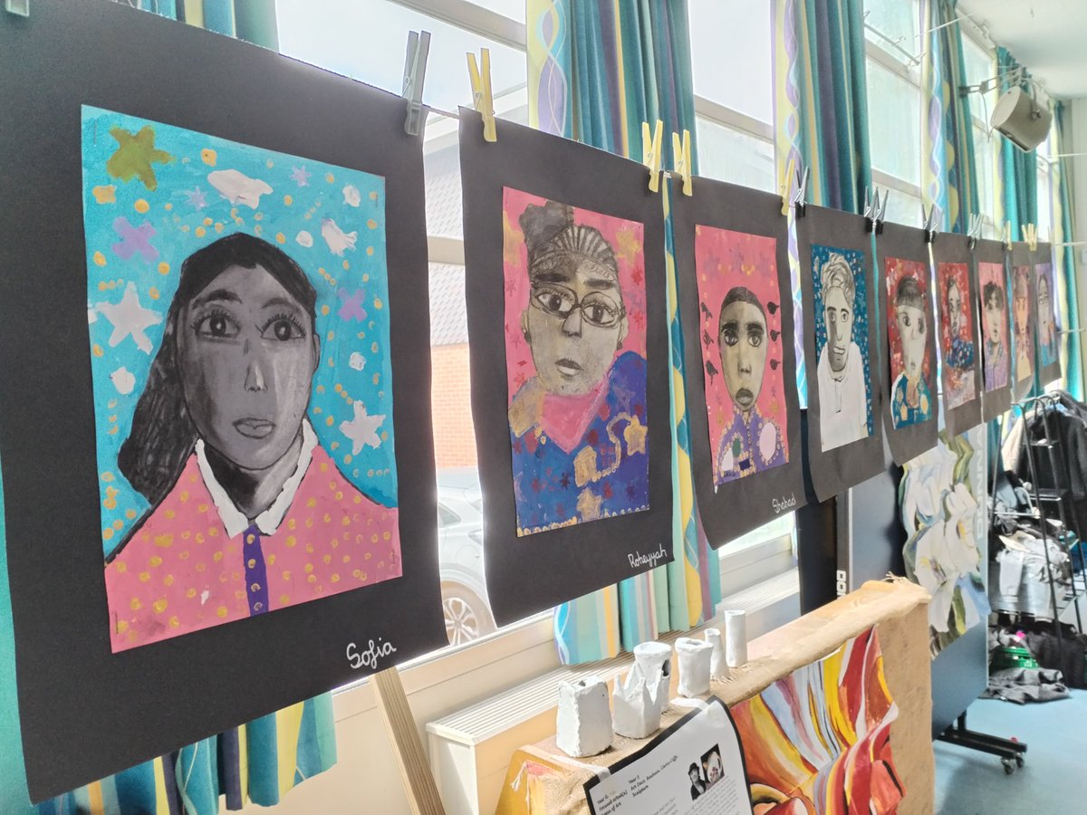 stmichaelsb21's tweet image. Today's art exhibition saw lots of stunning art displayed for a crowd of appreciative parents and friends. #art #WeAreStMikes