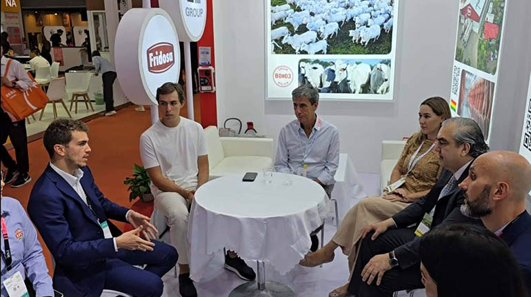 #Economía I Tres empresas bolivianas expusieron su oferta exportable de carne de res en la feria de SIAL en Shanghai, una de las exposiciones alimentarias