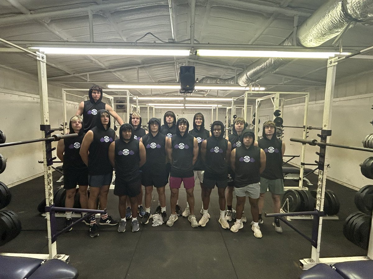 HubbleCoach's tweet image. These young men made all 27 6:30 am weight workouts this offseason. 
#COMMITMENT 
#FeedTheCats