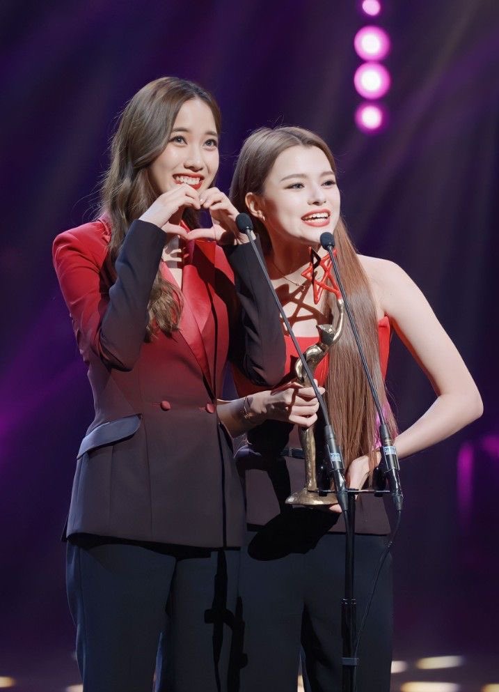 kawaieegomen's tweet photo. WE DID TRIPLE CROWN BABY🏆🏆🏆✨

SAROCHA REBECCA AT 9ENT 2025
#NineEntAwards25xFreenBecky
#FreenBecky
#ฟรีนเบค https://t.co/ird7wpvtKL