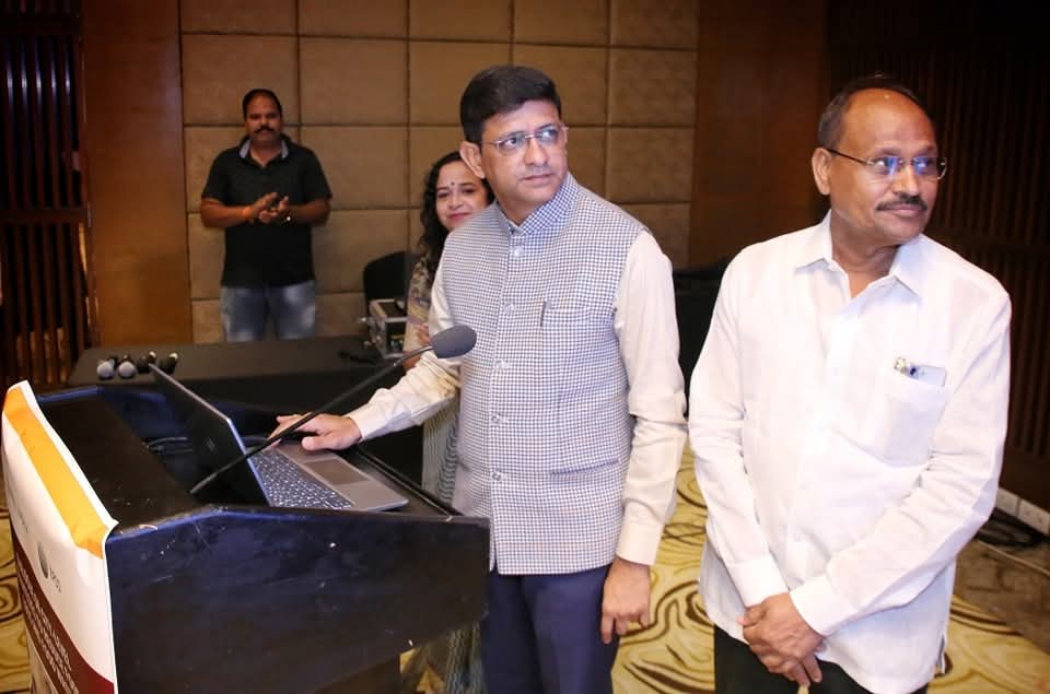 Indore Municipal Corporation (@swachhindore) on Twitter photo *рдорд╣рд╛рдкреМрд░ рдиреЗ тАЬрд╕рд╕реНрдЯреЗрдиреЗрдмрд▓ рдкрд░рд┐рд╕рд░ рдЪреИрд▓реЗрдВрдЬтАЭ рдЯреВрд▓рдХрд┐рдЯ рдХрд╛ рдХрд┐рдпрд╛ рд╢реБрднрд╛рд░рдВрдн*
рдЗрдВрджреМрд░ рдирдЧрд░ рдирд┐рдЧрдо рдиреЗ рдЖрдЬ<a href="/WRIIndia/">WRI India</a>рдФрд░ рдордзреНрдп рдкреНрд░рджреЗрд╢ рд╕рд░рдХрд╛рд░ рдХреЗ рдкрд░реНрдпрд╛рд╡рд░рдг рдирд┐рдпреЛрдЬрди рдПрд╡рдВ рд╕рдордиреНрд╡рдп рд╕рдВрдЧрдарди(EPCO)рдХреЗ рд╕рд╣рдпреЛрдЧ рд╕реЗ "рдЗрдВрджреМрд░ рдореЗрдВ рдЦрд╛рджреНрдп рд╣рд╛рдирд┐ рдФрд░ рдЕрдкрд╢рд┐рд╖реНрдЯ рдХреЛ рдХрдо рдХрд░рдиреЗ рдХреЗ рд▓рд┐рдП рд╢рд╣рд░-рд╕реНрддрд░реАрдп рд░рдгрдиреАрддрд┐рдпрд╛рдБ" рд╡рд┐рд╖рдп рдкрд░ рдПрдХ рдмрд╣реБ-рд╣рд┐рддрдзрд╛рд░рдХ рд╕рдВрд╡рд╛рдж рдХрд╛ рдЖрдпреЛрдЬрди рдХрд┐рдпрд╛ред *рдорд╣рд╛рдкреМрд░ рдиреЗ тАЬрд╕рд╕реНрдЯреЗрдиреЗрдмрд▓ рдкрд░рд┐рд╕рд░ рдЪреИрд▓реЗрдВрдЬтАЭ рдЯреВрд▓рдХрд┐рдЯ рдХрд╛ рдХрд┐рдпрд╛ рд╢реБрднрд╛рд░рдВрдн*
рдЗрдВрджреМрд░ рдирдЧрд░ рдирд┐рдЧрдо рдиреЗ рдЖрдЬ<a href="/WRIIndia/">WRI India</a>рдФрд░ рдордзреНрдп рдкреНрд░рджреЗрд╢ рд╕рд░рдХрд╛рд░ рдХреЗ рдкрд░реНрдпрд╛рд╡рд░рдг рдирд┐рдпреЛрдЬрди рдПрд╡рдВ рд╕рдордиреНрд╡рдп рд╕рдВрдЧрдарди(EPCO)рдХреЗ рд╕рд╣рдпреЛрдЧ рд╕реЗ "рдЗрдВрджреМрд░ рдореЗрдВ рдЦрд╛рджреНрдп рд╣рд╛рдирд┐ рдФрд░ рдЕрдкрд╢рд┐рд╖реНрдЯ рдХреЛ рдХрдо рдХрд░рдиреЗ рдХреЗ рд▓рд┐рдП рд╢рд╣рд░-рд╕реНрддрд░реАрдп рд░рдгрдиреАрддрд┐рдпрд╛рдБ" рд╡рд┐рд╖рдп рдкрд░ рдПрдХ рдмрд╣реБ-рд╣рд┐рддрдзрд╛рд░рдХ рд╕рдВрд╡рд╛рдж рдХрд╛ рдЖрдпреЛрдЬрди рдХрд┐рдпрд╛ред