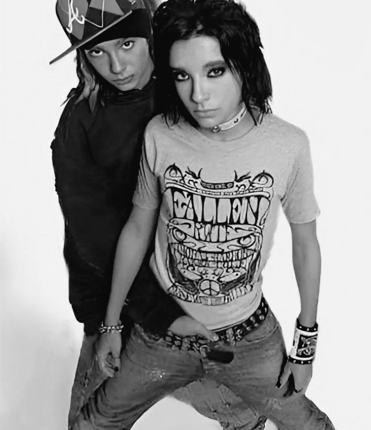 이렇게 투샷 찍을때면 톰이 항상 슬쩍 빌의 어딘가를 잡던데
그게너무 쌍둥이의 그것임