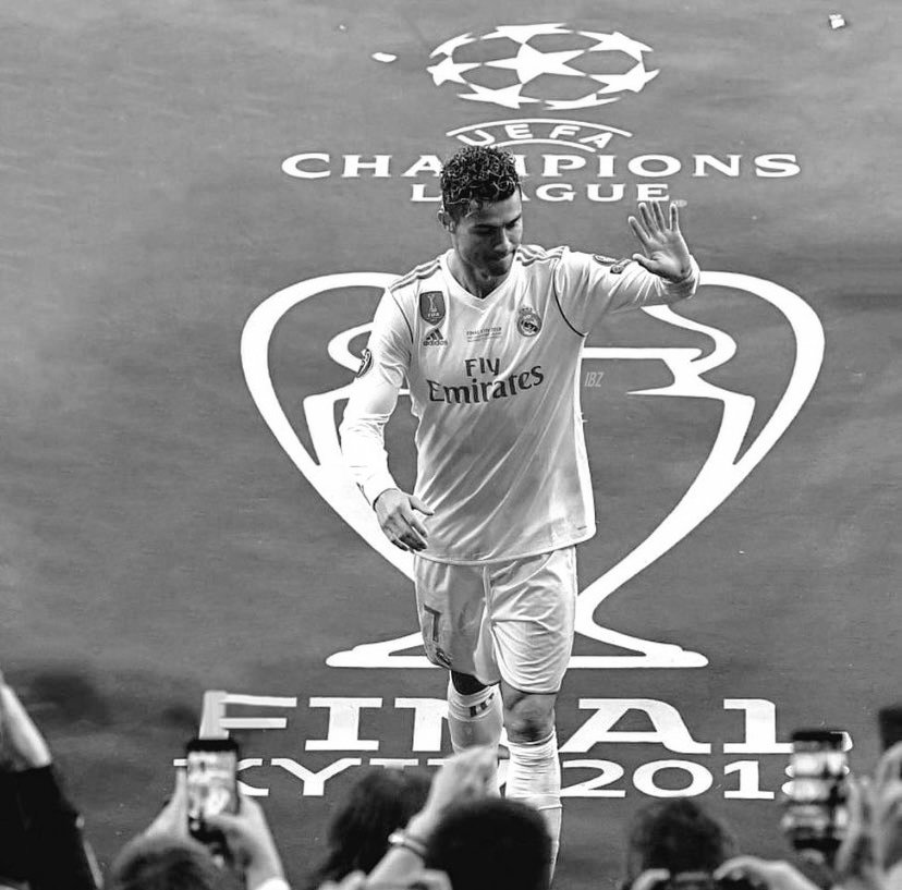 كل اساطير ريال مدريد غادرو بوداع الجمهور
والان مودريتش بيغادر بوداعيه،

كل المدريديستا لديهم ذالك الفراغ الكبير الذي 
الذي لم يتم سده وبكل مره نودع لاعب يذكرون رونالدو الذي غادر بدون وداع ،

هذا الجرح العميق لايوجد له علاج ولا شفاء 
سيبقى عالق في كل المدريديستا..