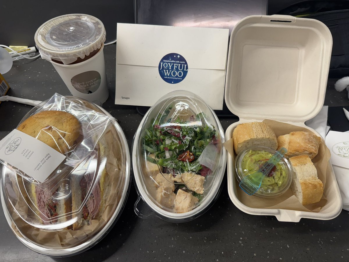 긴긴밤이 이제 오늘까지 두 번 남았네요 
좋은 공연의 좋은 역할을 하는 것에 항상 감사하며
공연했는데..    이렇게 사랑을 받으며 
마무리를 하고 있어, 더욱 감사 드립니다

from 노든