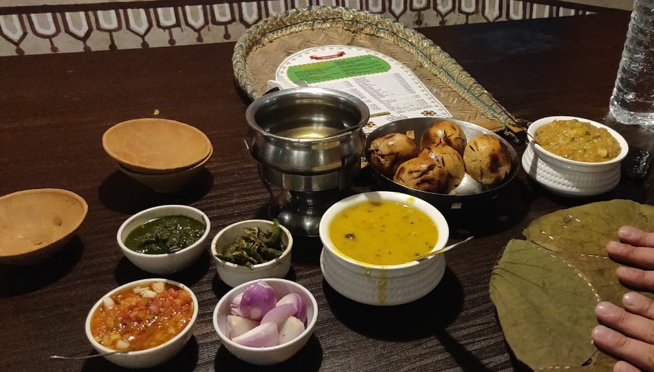 #गाजा की हालत देखकर घर में एक निवाला नहीं गया मुंह में..

होटल में जाकर बाटी चोखा खाकर आई तब आराम मिला 😭