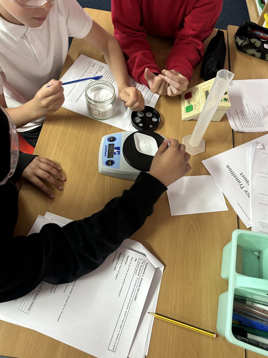 P7 and P7/6 enjoyed their Science Transition session on Wednesday. Some fun experiments and lots of good discussion. The children were highly praised by the High School staff! #misswhyteandp7 #mrshillanandp7p6