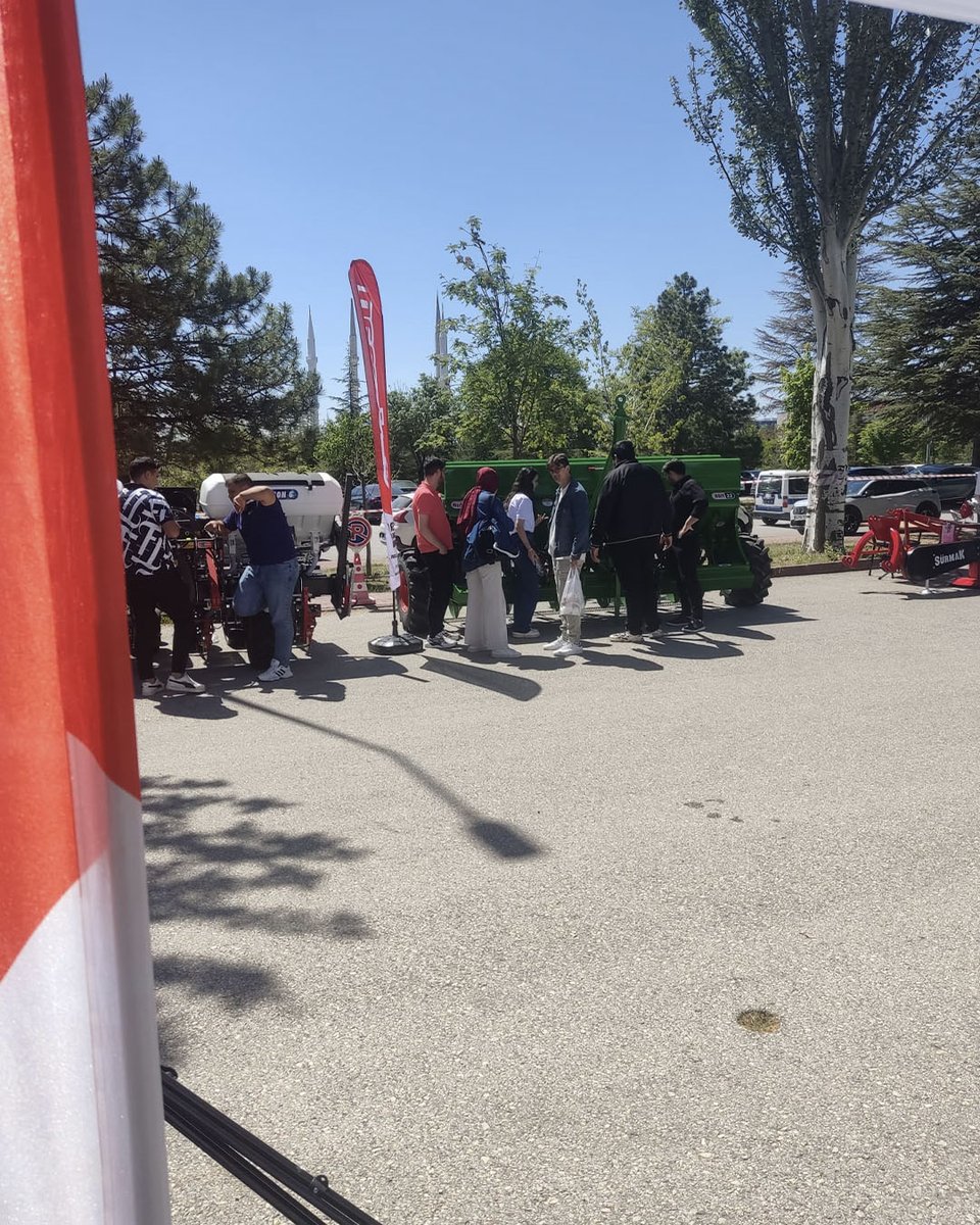 🎓 Özduman olarak Selçuk Üni. Ziraat Fakültesi mezuniyet fuarındaydık!
Geleceğin tarım mühendisleriyle bir araya gelmek bizler için büyük onur.
Tarımın yarınını birlikte inşa edeceğiz. 🌱🚜
Tüm genç meslektaşlarımıza başarılar!